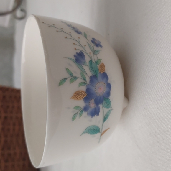 AKECHI teacup macha bowl gold leaf blue flowers crisp white Japanese catchall - Picture 5 of 16